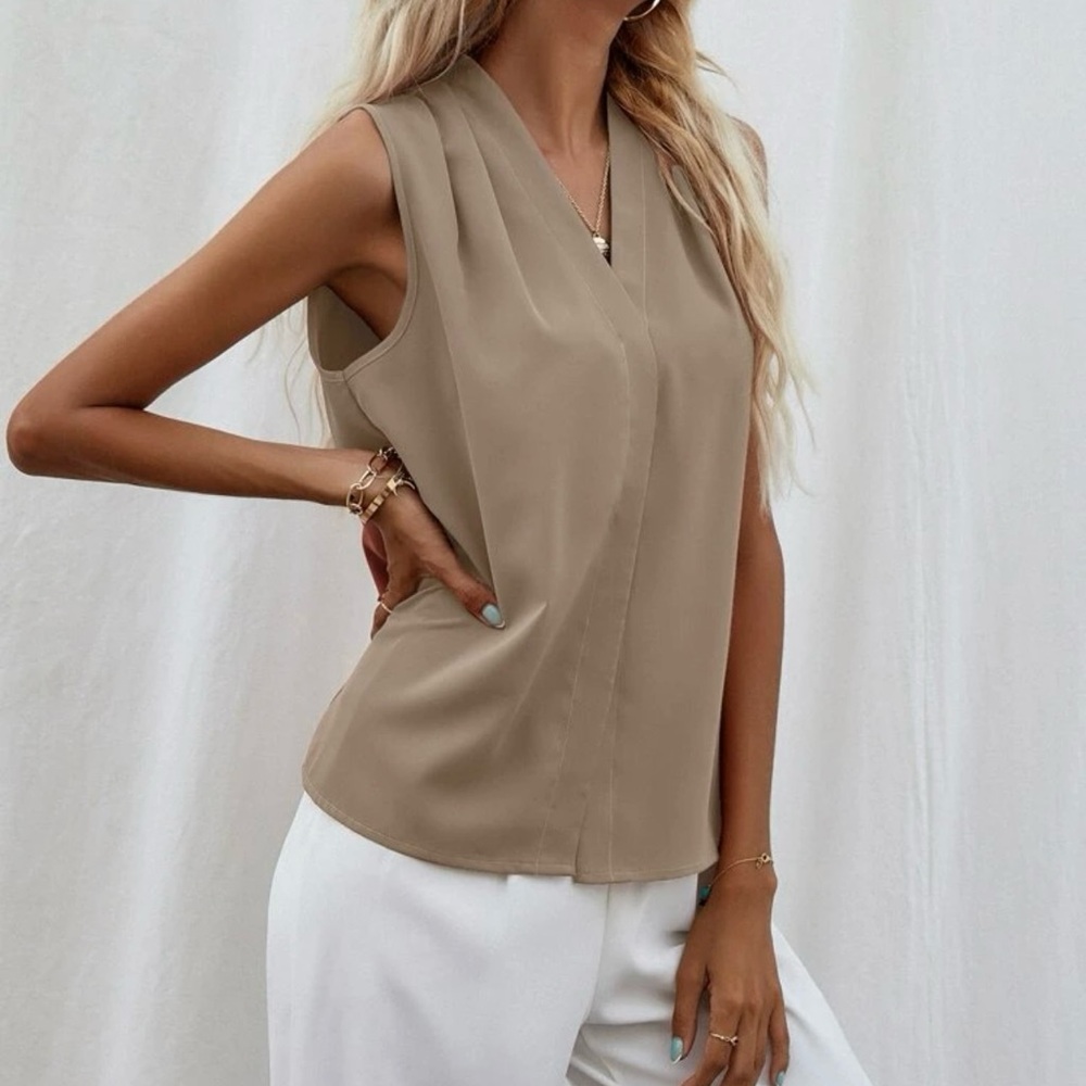 SHEIN Plicated Shoulder Sleeveless Blouse. Large. Apricot.